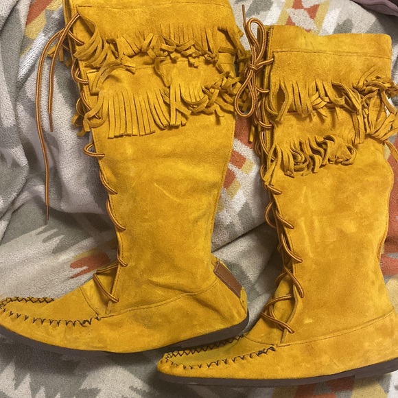 GORGEOUS new tall moccasins - Picture 5 of 9